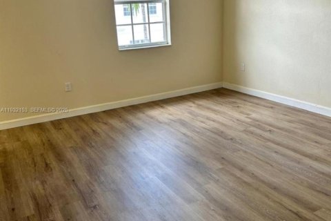 Снять в аренду квартиру в Майами, Флорида 4 спальни, № 1990609 - фото 21