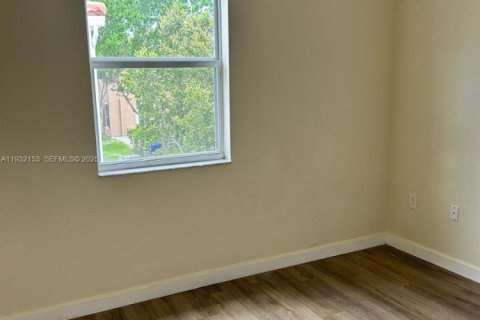 Снять в аренду квартиру в Майами, Флорида 4 спальни, № 1990609 - фото 24