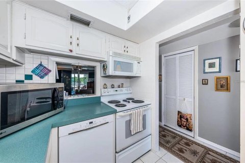 Copropriété à vendre à Saint Petersburg, Floride: 2 chambres, 85.47 m2 № 2216818 - photo 4