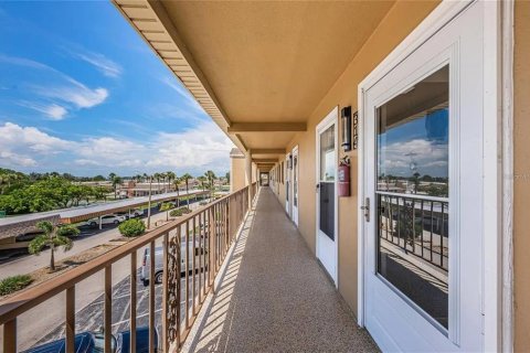 Copropriété à vendre à Saint Petersburg, Floride: 2 chambres, 85.47 m2 № 2216818 - photo 2