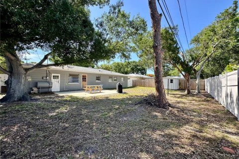 Villa ou maison à louer à Saint Petersburg, Floride: 3 chambres, 114.27 m2 № 2102284 - photo 2