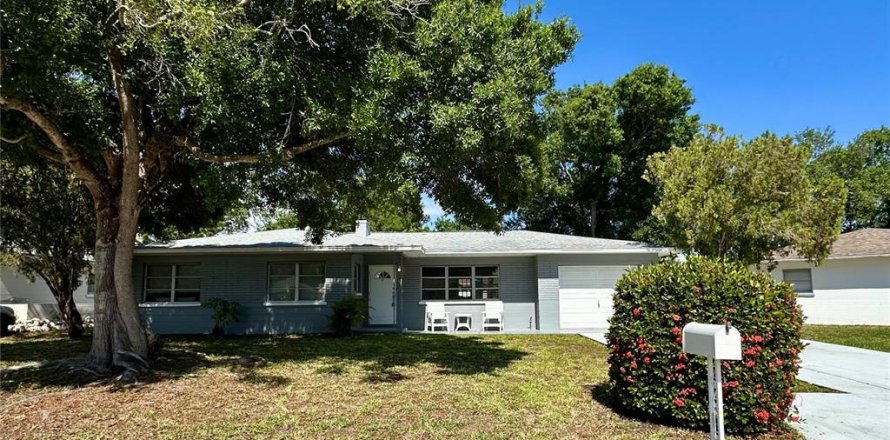 Villa ou maison à Saint Petersburg, Floride 3 chambres, 114.27 m2 № 2102284