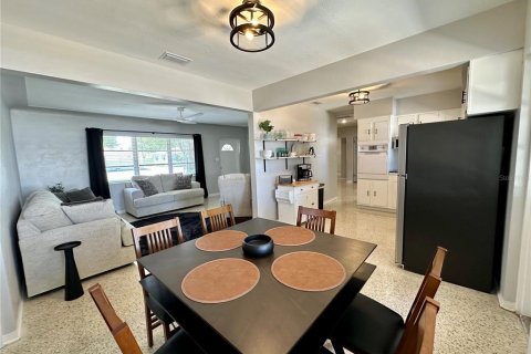 Villa ou maison à louer à Saint Petersburg, Floride: 3 chambres, 114.27 m2 № 2102284 - photo 5