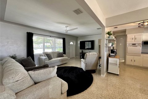 Villa ou maison à louer à Saint Petersburg, Floride: 3 chambres, 114.27 m2 № 2102284 - photo 3
