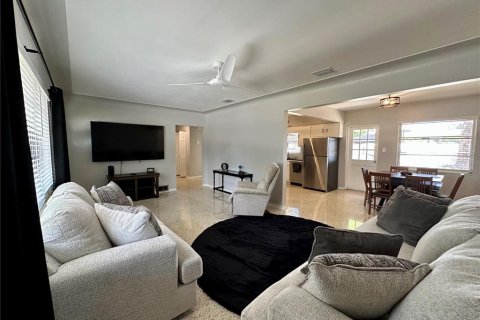 Villa ou maison à louer à Saint Petersburg, Floride: 3 chambres, 114.27 m2 № 2102284 - photo 4