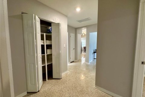 Villa ou maison à louer à Saint Petersburg, Floride: 3 chambres, 114.27 m2 № 2102284 - photo 11