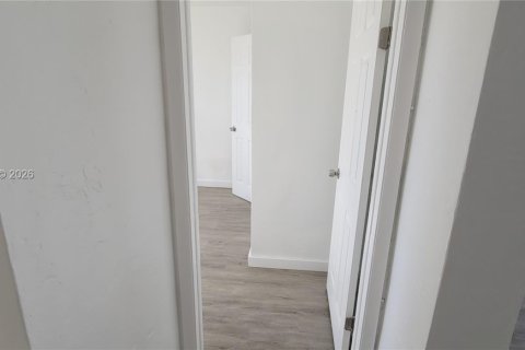 Apartamento en alquiler en Miami, Florida, 2 dormitorios, 78.97 m2 № 2054295 - foto 8