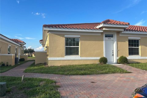 Villa ou maison à louer à Kissimmee, Floride: 2 chambres, 98.01 m2 № 1877366 - photo 2