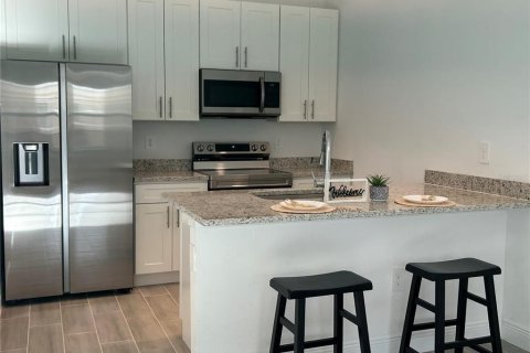 Casa en alquiler en Kissimmee, Florida, 2 dormitorios, 98.01 m2 № 1877366 - foto 3