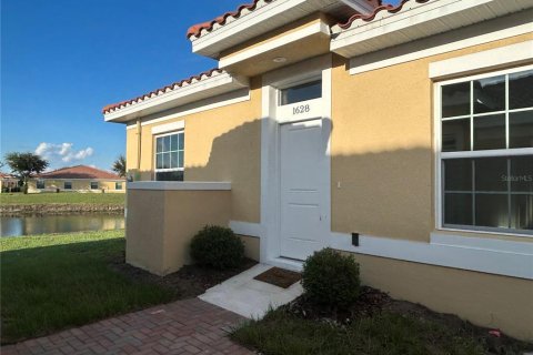 Villa ou maison à louer à Kissimmee, Floride: 2 chambres, 98.01 m2 № 1877366 - photo 1