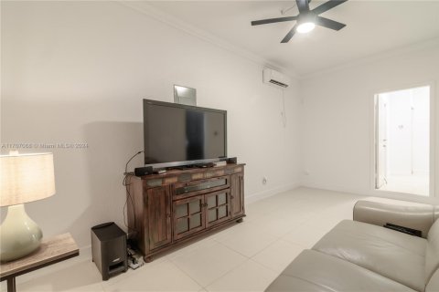 House in Miami, Florida 5 bedrooms № 1985144 - photo 23