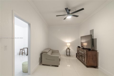 House in Miami, Florida 5 bedrooms № 1985144 - photo 20