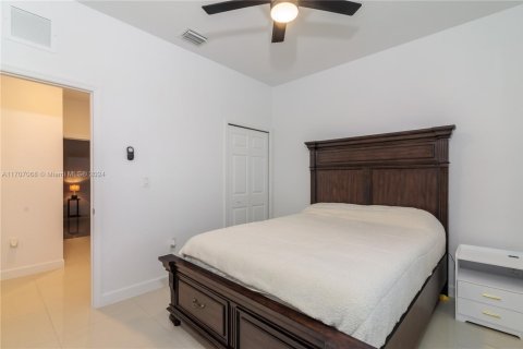 House in Miami, Florida 5 bedrooms № 1985144 - photo 15