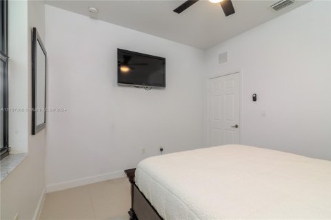 House in Miami, Florida 5 bedrooms № 1985144 - photo 16