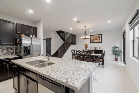 House in Miami, Florida 5 bedrooms № 1985144 - photo 9