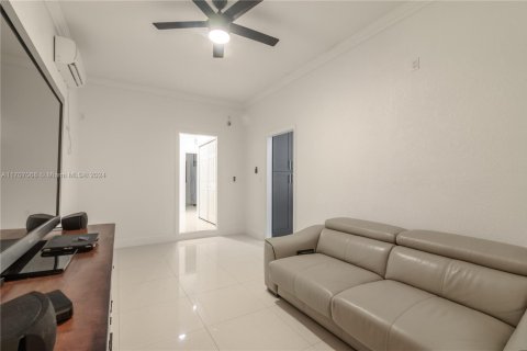 House in Miami, Florida 5 bedrooms № 1985144 - photo 24