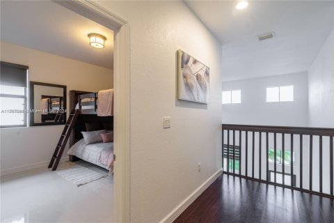 House in Miami, Florida 5 bedrooms № 1985144 - photo 13