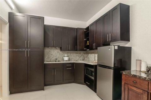 House in Miami, Florida 5 bedrooms № 1985144 - photo 27