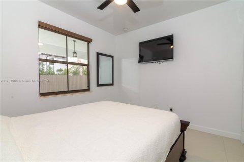 House in Miami, Florida 5 bedrooms № 1985144 - photo 17