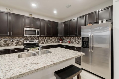 House in Miami, Florida 5 bedrooms № 1985144 - photo 8