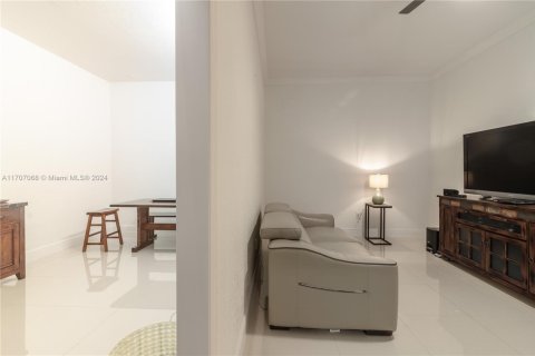 House in Miami, Florida 5 bedrooms № 1985144 - photo 28