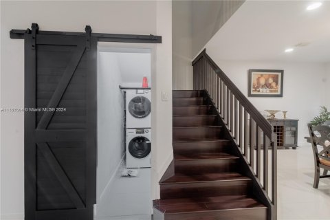House in Miami, Florida 5 bedrooms № 1985144 - photo 11