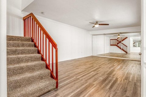 Townhouse in Leesburg, Florida 2 bedrooms, 119.66 sq.m. № 1886719 - photo 13