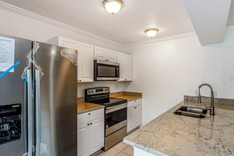 Townhouse in Leesburg, Florida 2 bedrooms, 119.66 sq.m. № 1886719 - photo 9