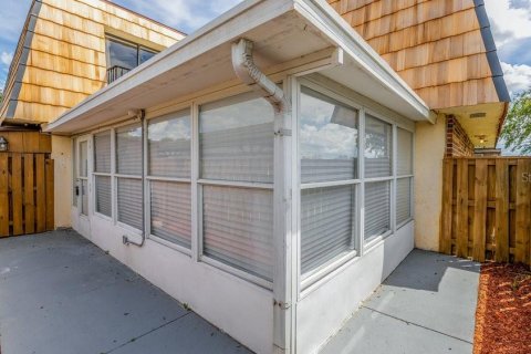 Townhouse in Leesburg, Florida 2 bedrooms, 119.66 sq.m. № 1886719 - photo 5