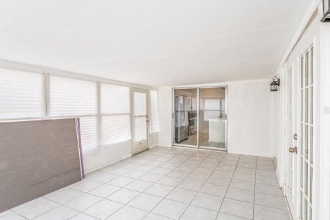 Townhouse in Leesburg, Florida 2 bedrooms, 119.66 sq.m. № 1886719 - photo 8