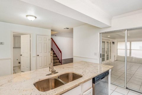 Townhouse in Leesburg, Florida 2 bedrooms, 119.66 sq.m. № 1886719 - photo 11