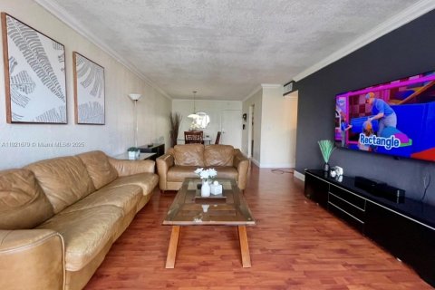 Copropriété à louer à Aventura, Floride: 2 chambres, 113.34 m2 № 1975551 - photo 18