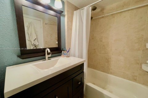Copropriété à louer à Aventura, Floride: 2 chambres, 113.34 m2 № 1975551 - photo 9