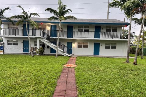 Propiedad comercial en venta en Riviera Beach, Florida, 367.89 m2 № 1990288 - foto 1