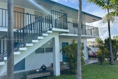 Propiedad comercial en venta en Riviera Beach, Florida, 367.89 m2 № 1990288 - foto 4