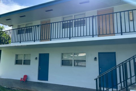 Propiedad comercial en venta en Riviera Beach, Florida, 367.89 m2 № 1990288 - foto 6