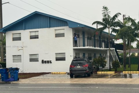 Propiedad comercial en venta en Riviera Beach, Florida, 367.89 m2 № 1990288 - foto 3