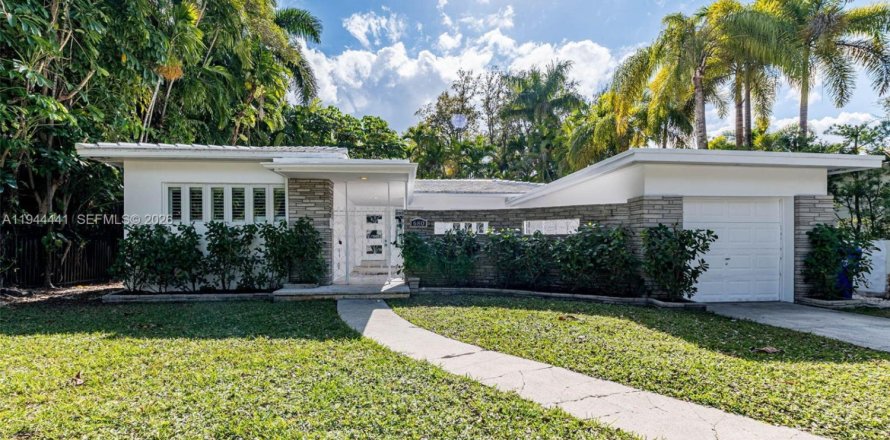 House in Miami, Florida 2 bedrooms, 166.3 sq.m. № 2001657