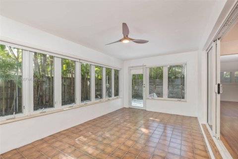 House in Miami, Florida 2 bedrooms, 166.3 sq.m. № 2001657 - photo 29