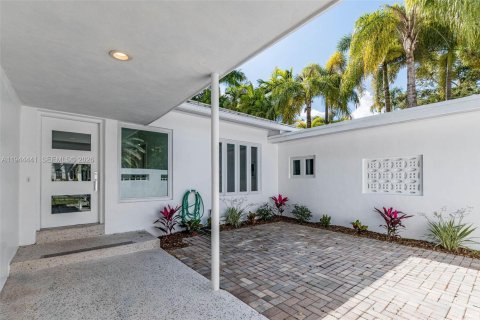 House in Miami, Florida 2 bedrooms, 166.3 sq.m. № 2001657 - photo 5
