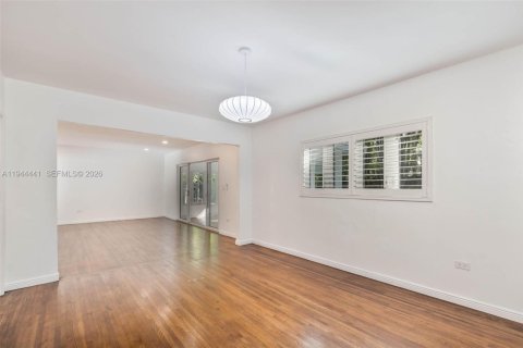 House in Miami, Florida 2 bedrooms, 166.3 sq.m. № 2001657 - photo 22