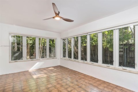 House in Miami, Florida 2 bedrooms, 166.3 sq.m. № 2001657 - photo 28