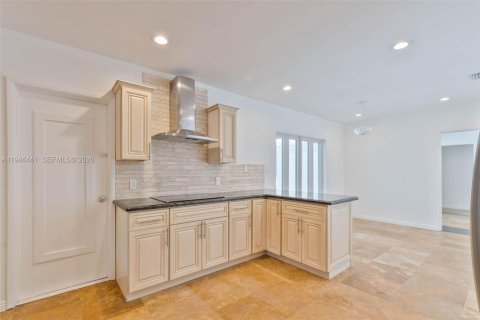 House in Miami, Florida 2 bedrooms, 166.3 sq.m. № 2001657 - photo 26