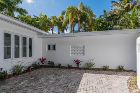 House in Miami, Florida 2 bedrooms, 166.3 sq.m. № 2001657 - photo 6