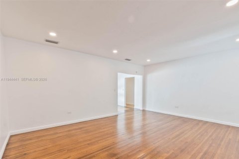 House in Miami, Florida 2 bedrooms, 166.3 sq.m. № 2001657 - photo 19