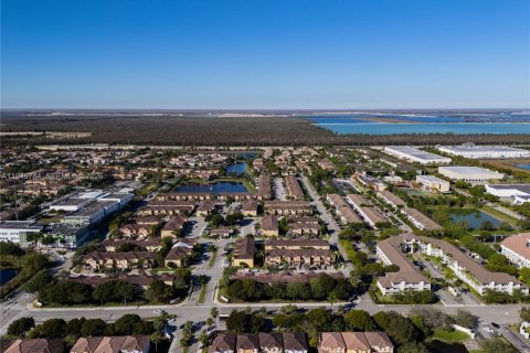 Купить таунхаус в Дорал, Флорида 3 спальни, 147.62м2, № 2006427 - фото 22