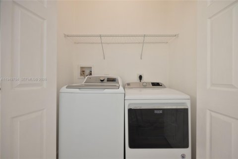 Купить таунхаус в Дорал, Флорида 3 спальни, 147.62м2, № 2006427 - фото 12