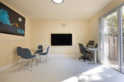 Купить таунхаус в Дорал, Флорида 3 спальни, 147.62м2, № 2006427 - фото 7