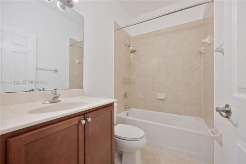 Купить таунхаус в Дорал, Флорида 3 спальни, 147.62м2, № 2006427 - фото 17