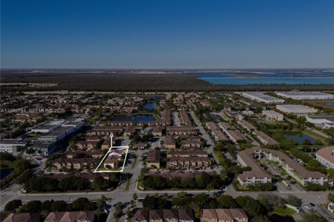 Купить таунхаус в Дорал, Флорида 3 спальни, 147.62м2, № 2006427 - фото 21